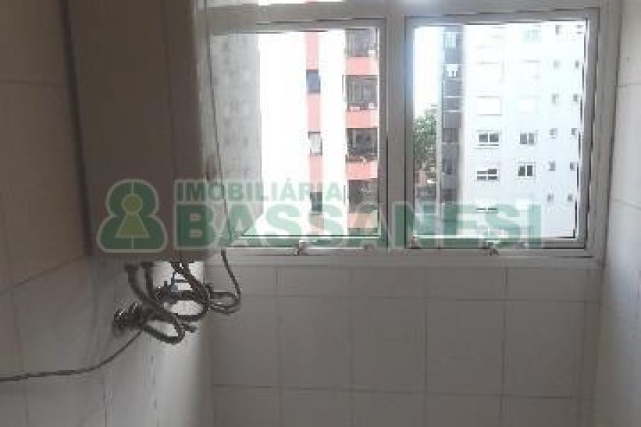 Apartamento com 95m², 3 dormitórios, 1 vaga, no bairro Lourdes em Caxias do Sul para Alugar