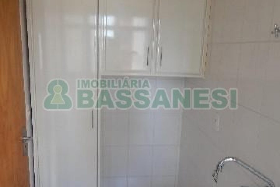 Apartamento com 95m², 3 dormitórios, 1 vaga, no bairro Lourdes em Caxias do Sul para Alugar
