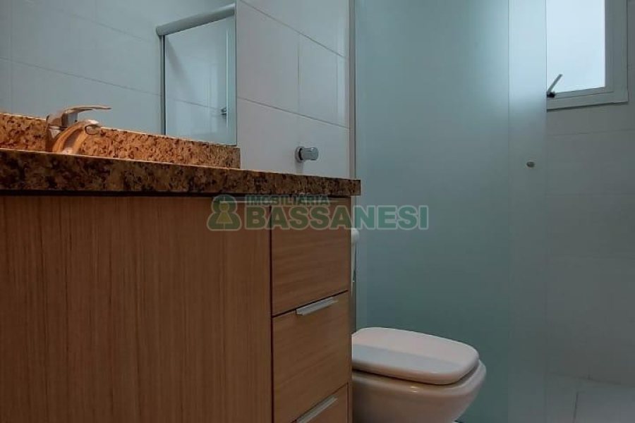 Apto Mobiliado com 37m², 1 dormitório, 1 vaga, no bairro Petrópolis em Caxias do Sul para Comprar