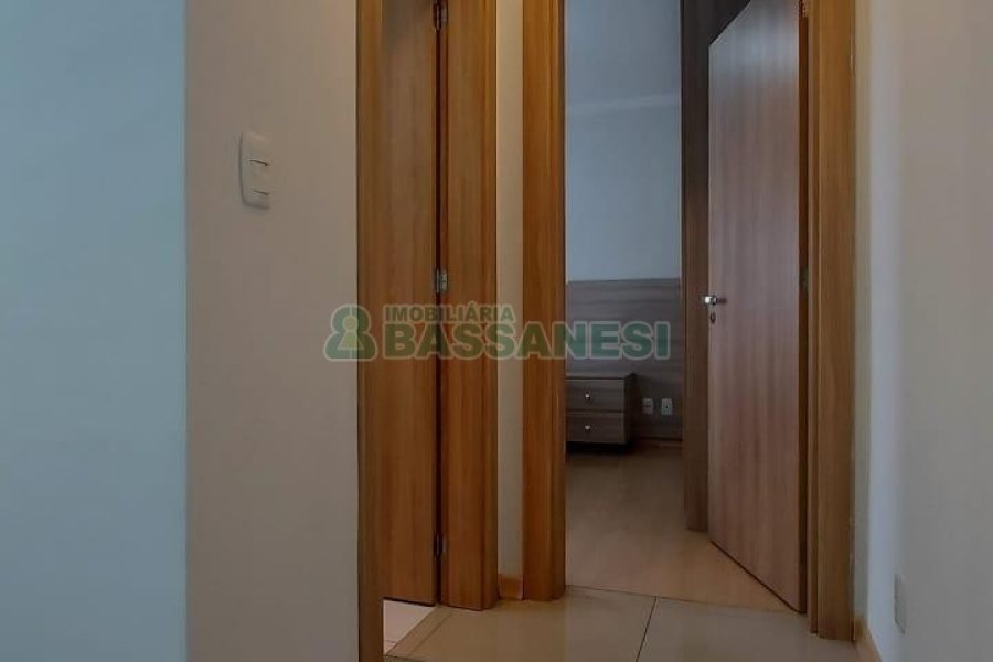 Apto Mobiliado com 37m², 1 dormitório, 1 vaga, no bairro Petrópolis em Caxias do Sul para Comprar