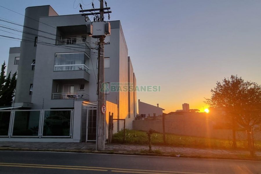 Apto Mobiliado com 37m², 1 dormitório, 1 vaga, no bairro Petrópolis em Caxias do Sul para Comprar
