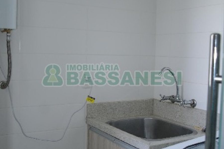 Apartamento com 37m², 1 dormitório, 1 vaga, no bairro Petrópolis em Caxias do Sul para Alugar