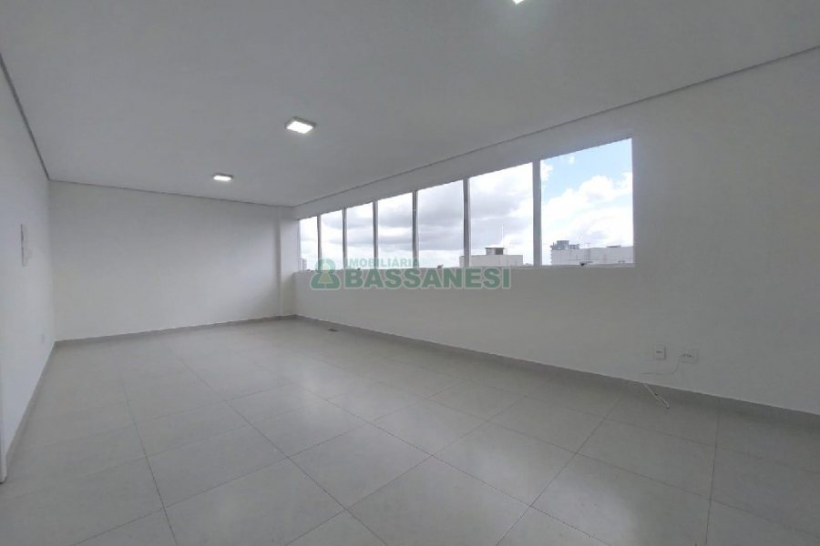 Sala com 41m², no bairro Panazzolo em Caxias do Sul para Alugar ou Comprar