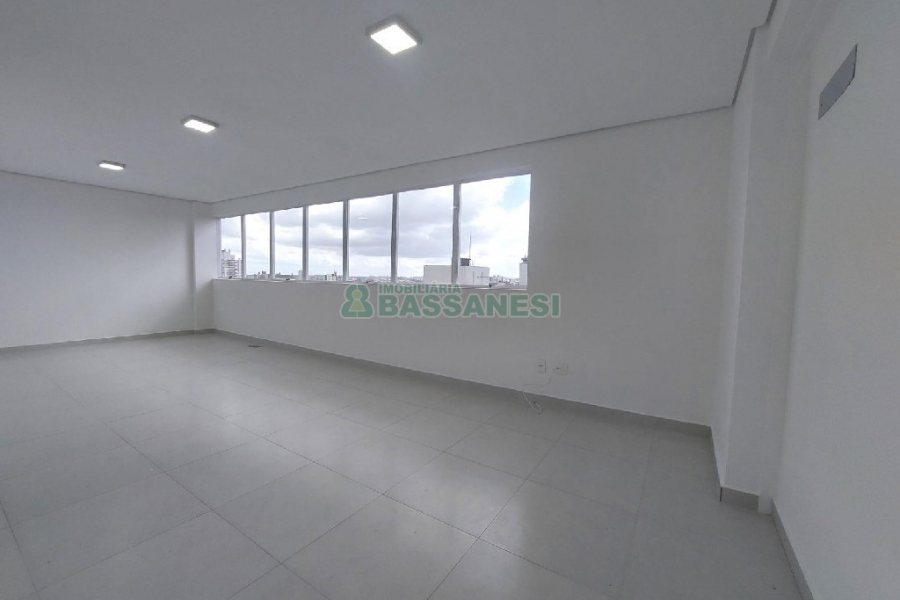 Sala com 41m², no bairro Panazzolo em Caxias do Sul para Alugar ou Comprar