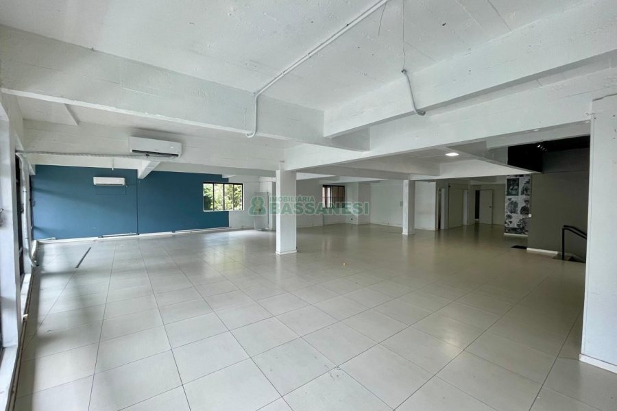 Loja com 315m², no bairro São Pelegrino em Caxias do Sul para Alugar