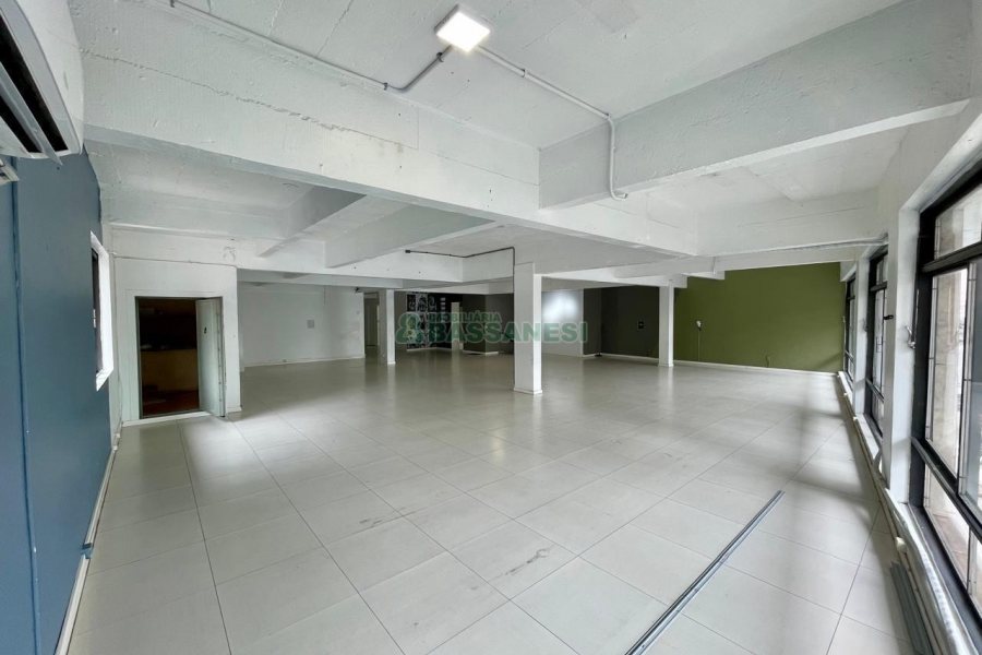 Loja com 315m², no bairro São Pelegrino em Caxias do Sul para Alugar