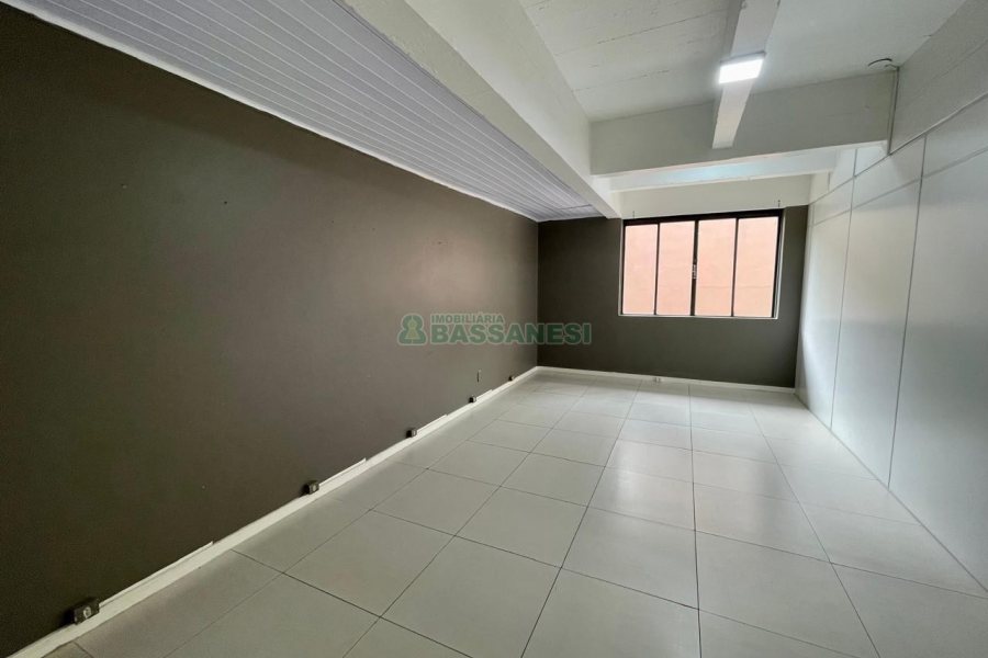 Loja com 315m², no bairro São Pelegrino em Caxias do Sul para Alugar