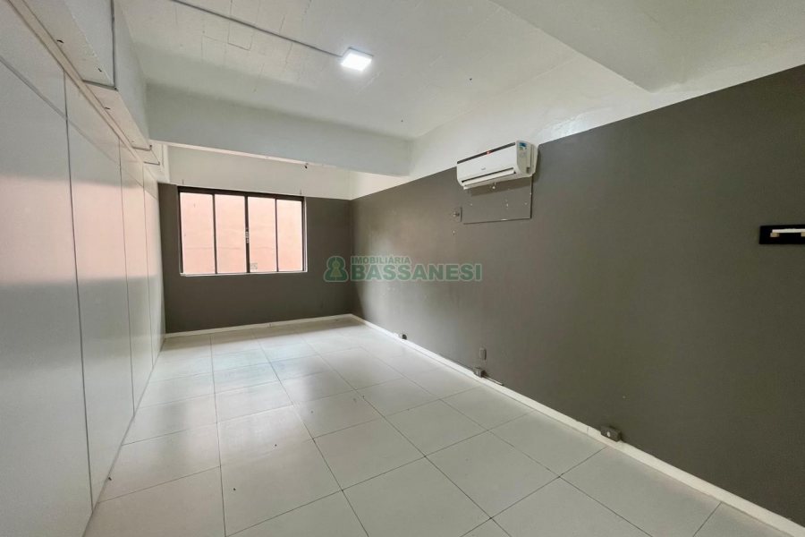 Loja com 315m², no bairro São Pelegrino em Caxias do Sul para Alugar