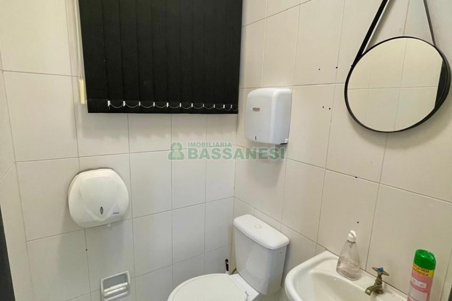 Loja com 315m², no bairro São Pelegrino em Caxias do Sul para Alugar