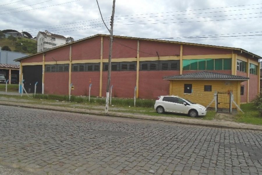 Pavilhão com 700m², no bairro São José em Caxias do Sul para Alugar