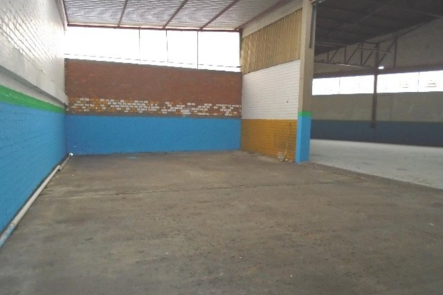 Pavilhão com 700m², no bairro São José em Caxias do Sul para Alugar