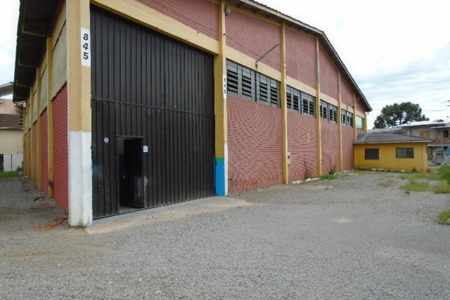 Pavilhão com 700m², no bairro São José em Caxias do Sul para Alugar