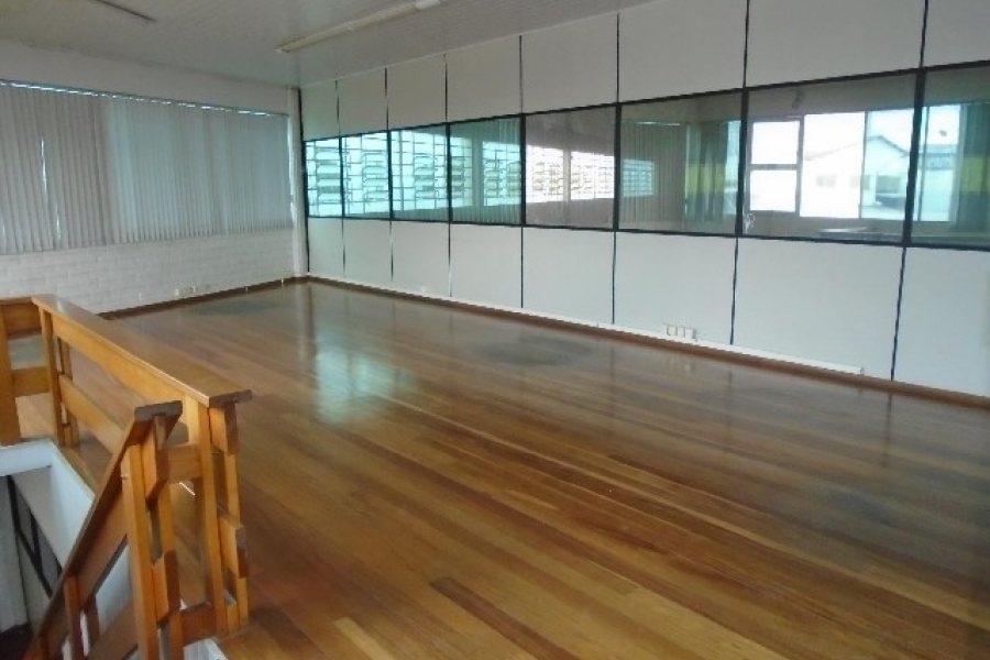 Pavilhão com 700m², no bairro São José em Caxias do Sul para Alugar