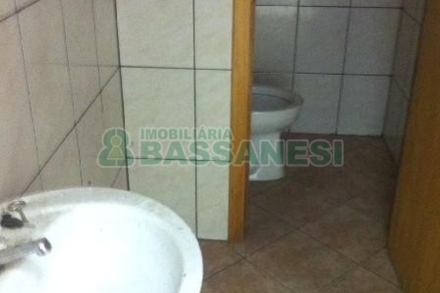 Loja com 137m², no bairro São Pelegrino em Caxias do Sul para Alugar