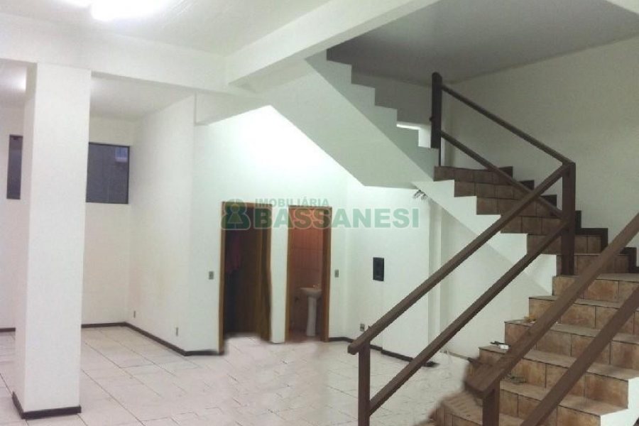 Loja com 137m², no bairro São Pelegrino em Caxias do Sul para Alugar