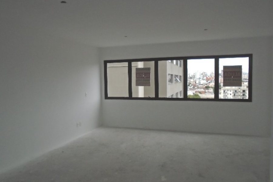 Sala com 42m², 1 vaga, no bairro Pio X em Caxias do Sul para Comprar