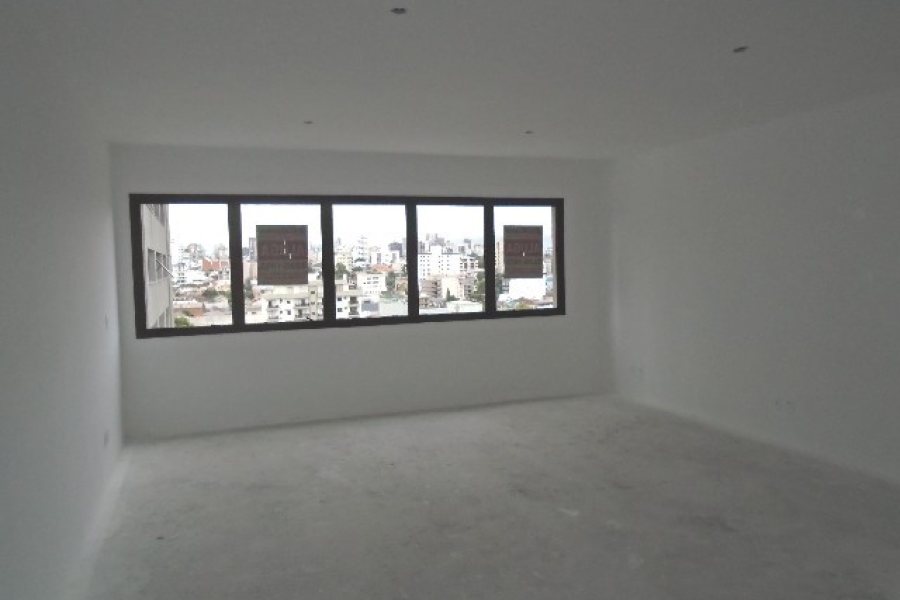 Sala com 42m², 1 vaga, no bairro Pio X em Caxias do Sul para Comprar