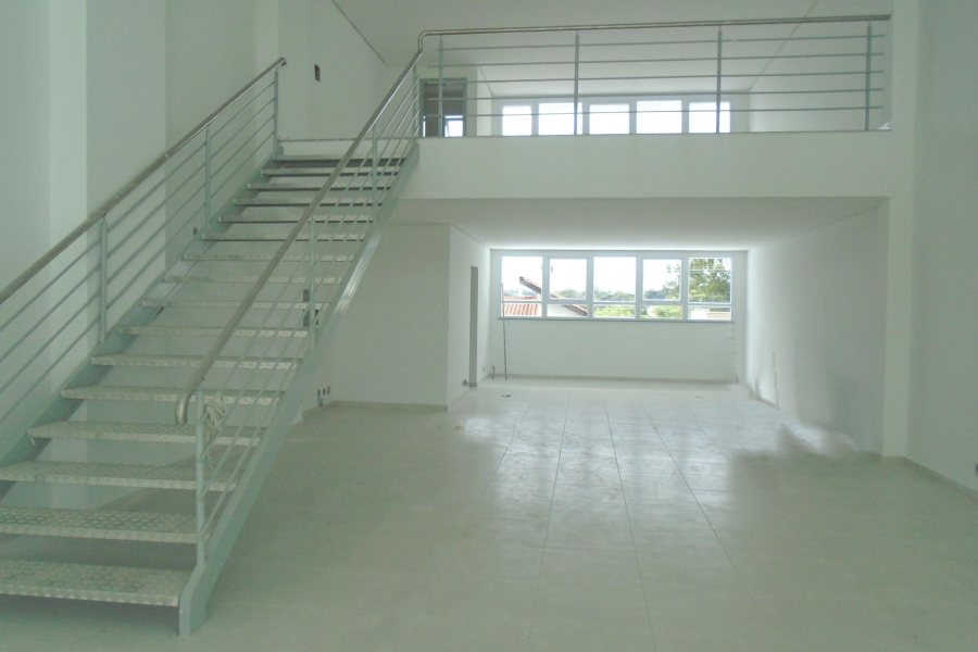 Loja com 180m², 2 vagas, no bairro Jardim América em Caxias do Sul para Comprar