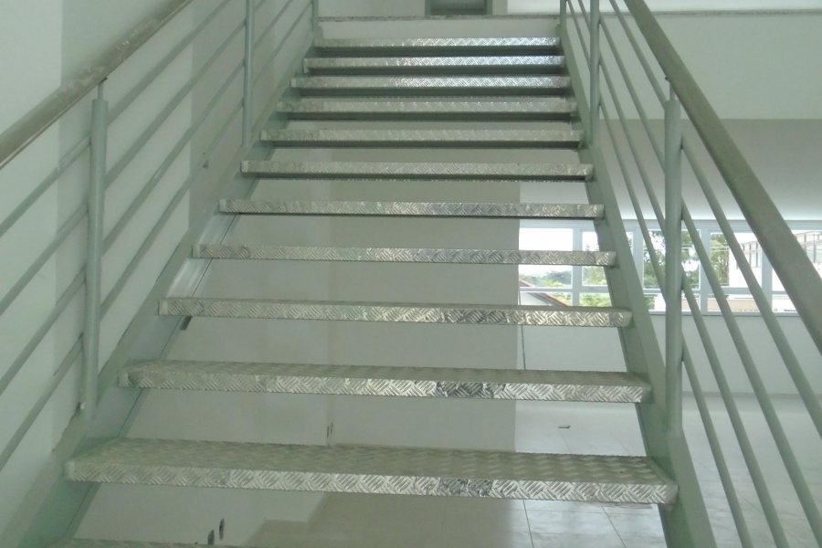 Loja com 180m², 2 vagas, no bairro Jardim América em Caxias do Sul para Comprar