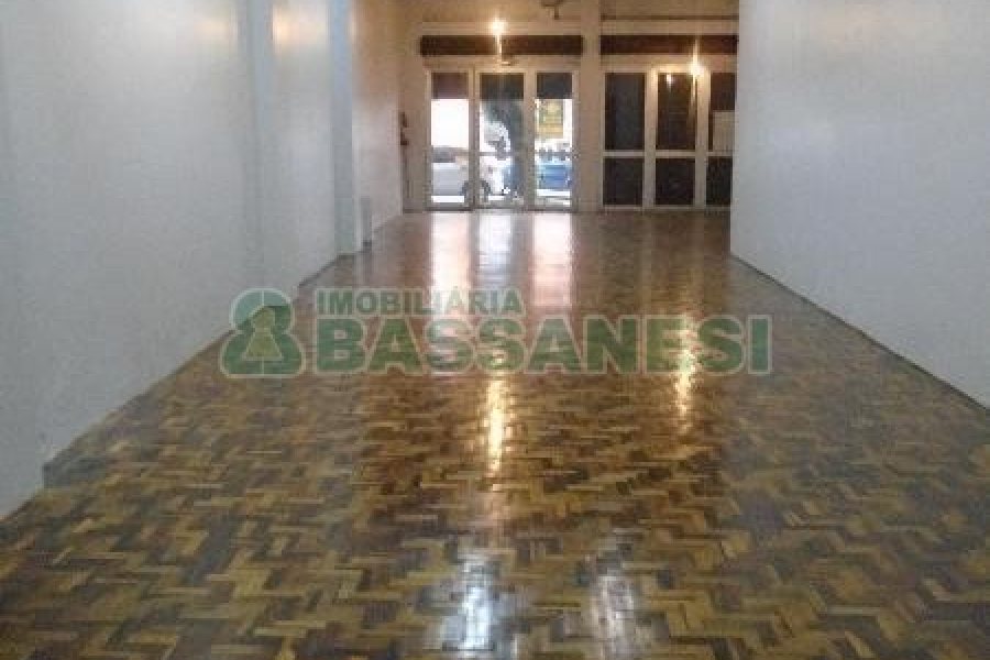 Loja com 130m², no bairro São Pelegrino em Caxias do Sul para Alugar