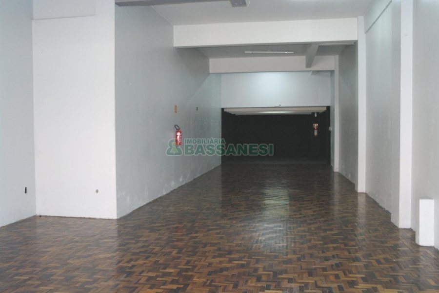 Loja com 130m², no bairro São Pelegrino em Caxias do Sul para Alugar