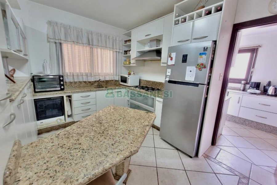 Apartamento com 144m², 3 dormitórios, 2 vagas, no bairro Panazzolo em Caxias do Sul para Alugar