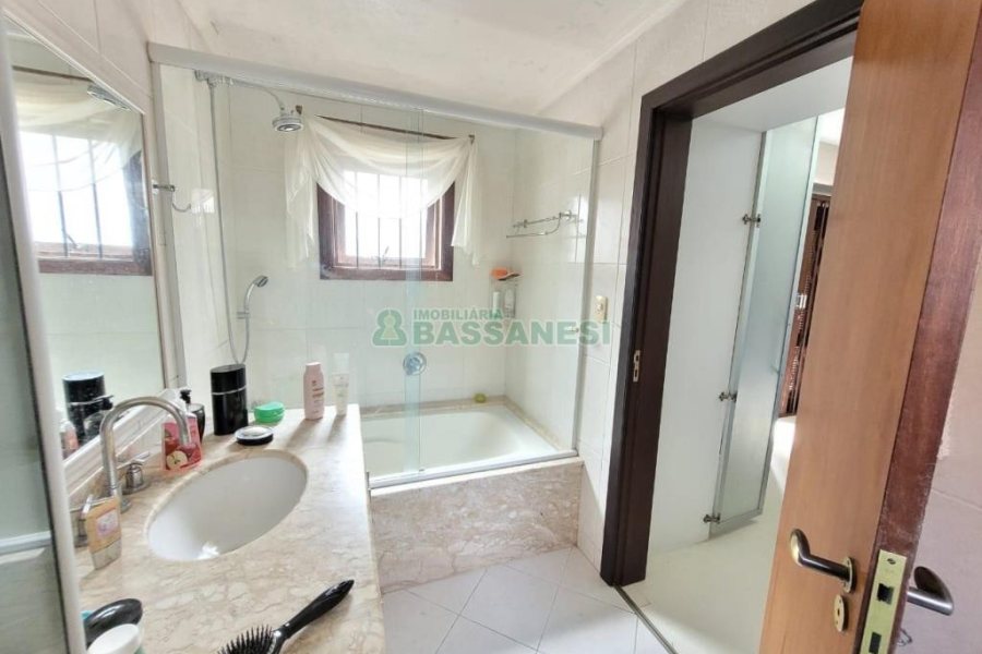 Apartamento com 144m², 3 dormitórios, 2 vagas, no bairro Panazzolo em Caxias do Sul para Alugar