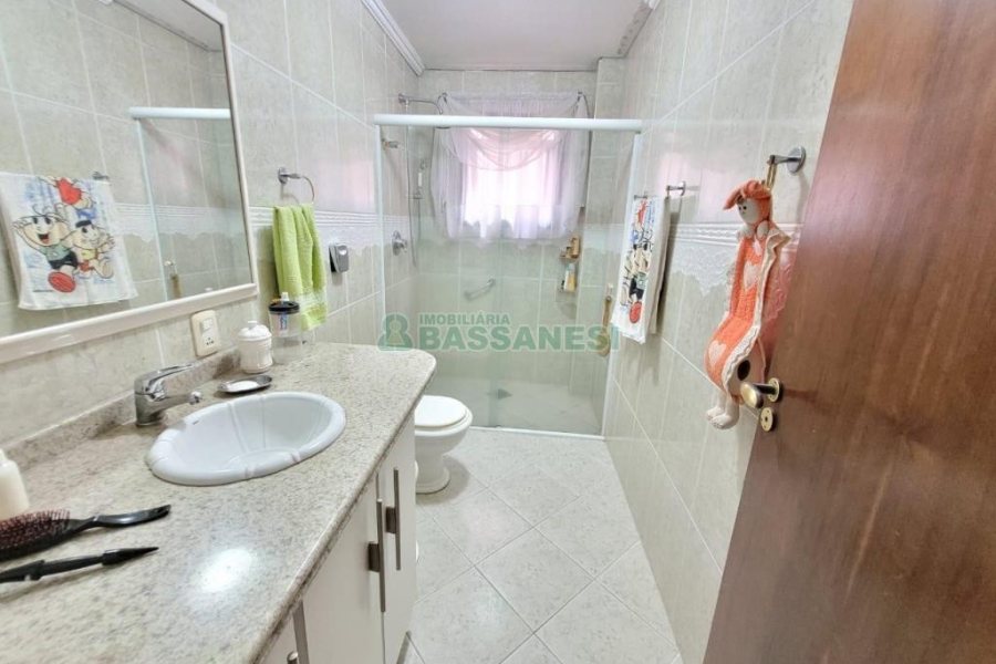 Apartamento com 144m², 3 dormitórios, 2 vagas, no bairro Panazzolo em Caxias do Sul para Alugar