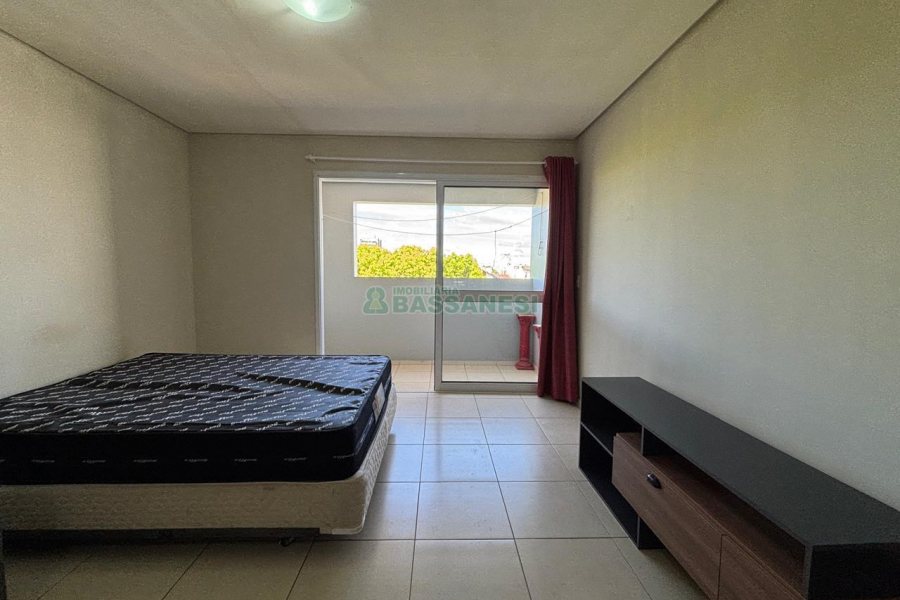 Kitinete Mobiliado com 34m², 1 dormitório, 1 vaga, no bairro Petrópolis em Caxias do Sul para Alugar