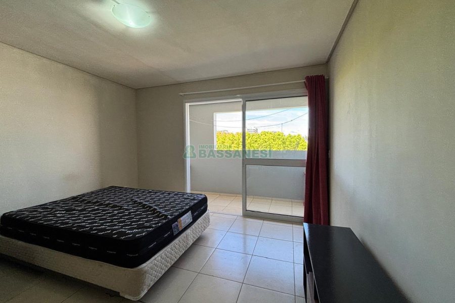Kitinete Mobiliado com 34m², 1 dormitório, 1 vaga, no bairro Petrópolis em Caxias do Sul para Alugar