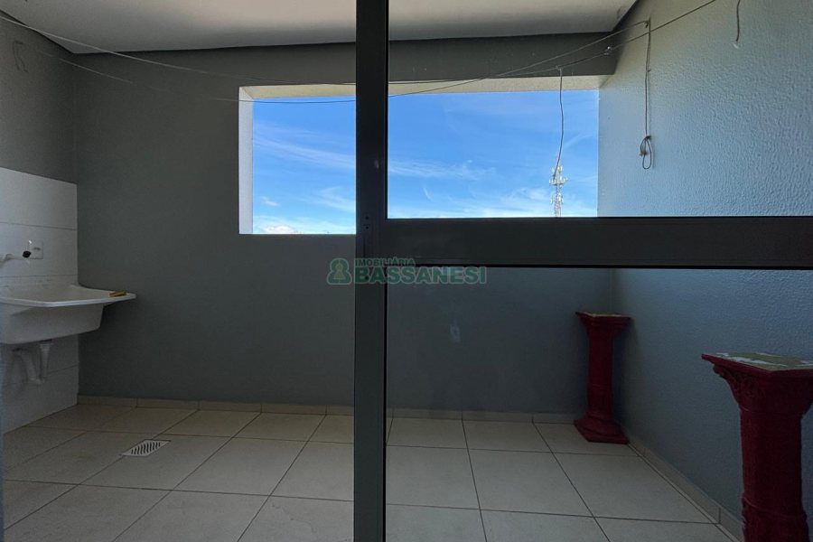 Kitinete Mobiliado com 34m², 1 dormitório, 1 vaga, no bairro Petrópolis em Caxias do Sul para Alugar