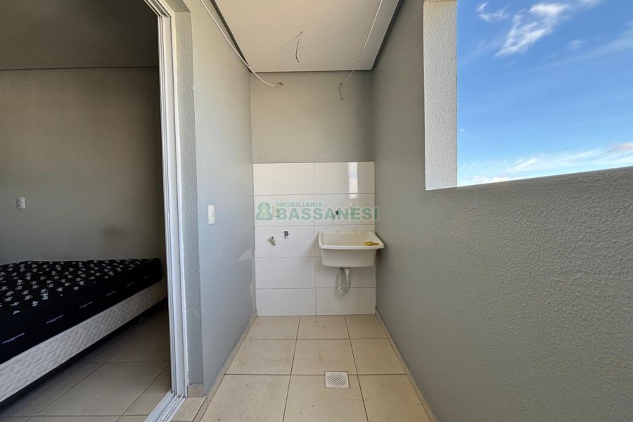 Kitinete Mobiliado com 34m², 1 dormitório, 1 vaga, no bairro Petrópolis em Caxias do Sul para Alugar
