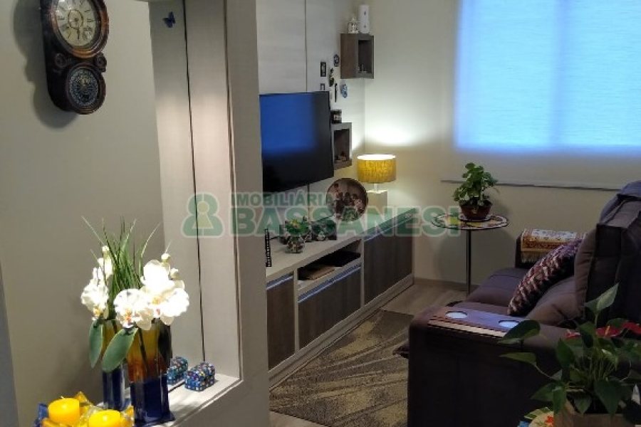 Apartamento com 49m², 2 dormitórios, 1 vaga, no bairro Vinhedos em Caxias do Sul para Comprar