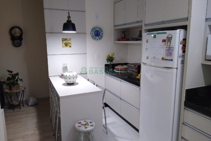 Apartamento com 49m², 2 dormitórios, 1 vaga, no bairro Vinhedos em Caxias do Sul para Comprar