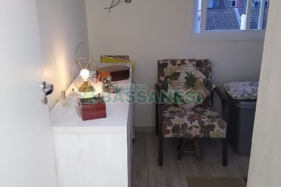 Apartamento com 49m², 2 dormitórios, 1 vaga, no bairro Vinhedos em Caxias do Sul para Comprar