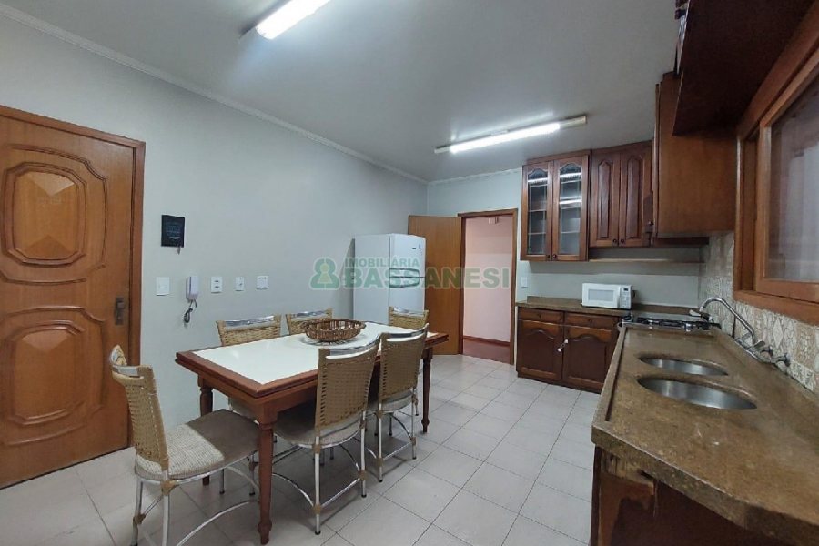 Apto Mobiliado com 112m², 4 dormitórios, 2 vagas, no bairro Lourdes em Caxias do Sul para Alugar