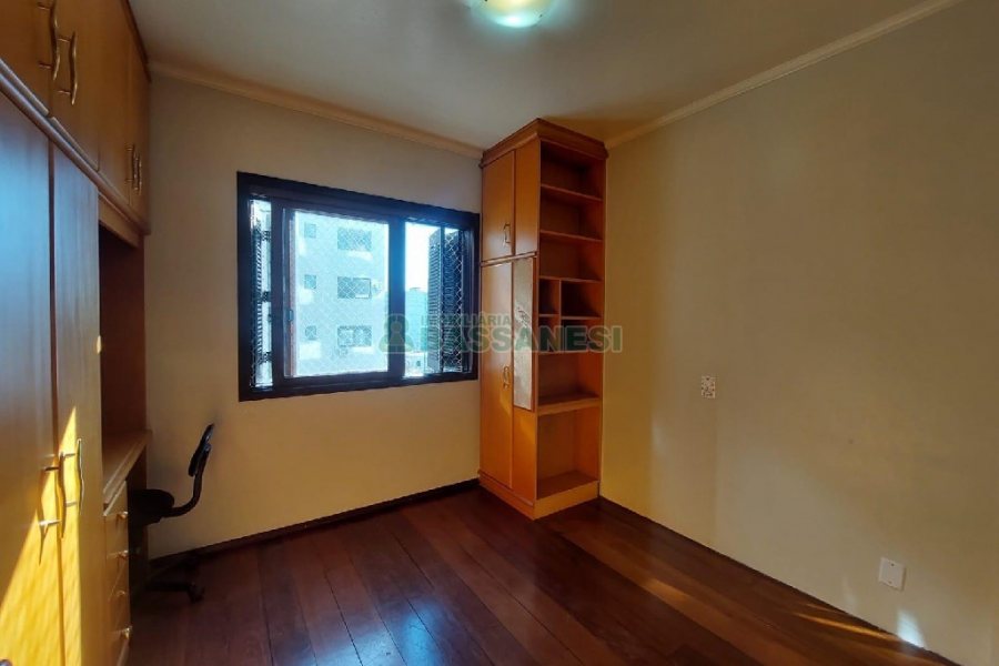 Apto Mobiliado com 112m², 4 dormitórios, 2 vagas, no bairro Lourdes em Caxias do Sul para Alugar