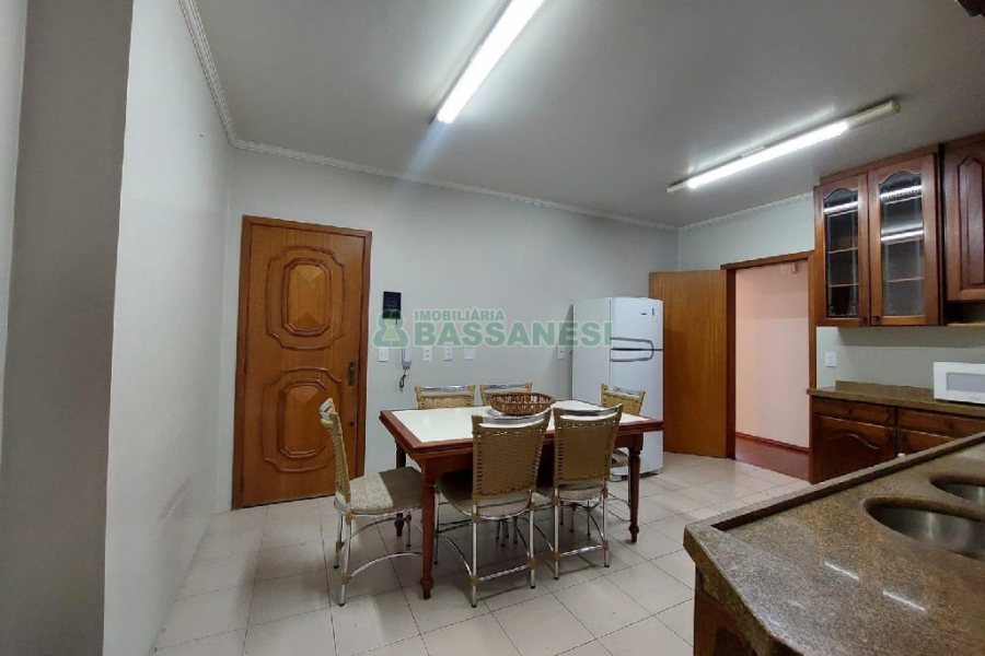 Apto Mobiliado com 112m², 4 dormitórios, 2 vagas, no bairro Lourdes em Caxias do Sul para Alugar