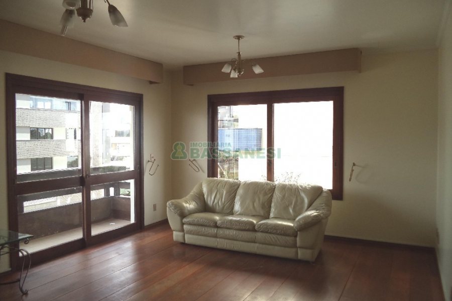 Apto Mobiliado com 112m², 4 dormitórios, 2 vagas, no bairro Lourdes em Caxias do Sul para Alugar