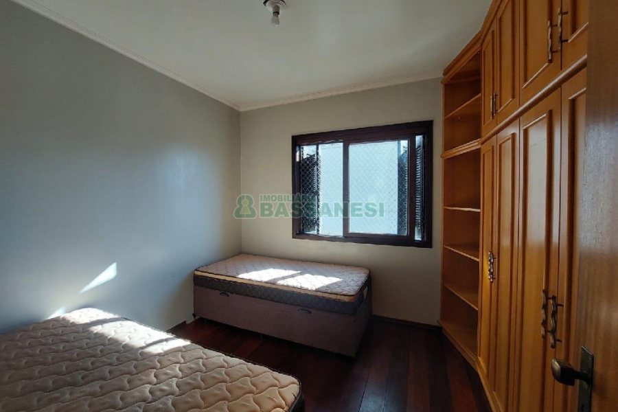 Apto Mobiliado com 112m², 4 dormitórios, 2 vagas, no bairro Lourdes em Caxias do Sul para Alugar