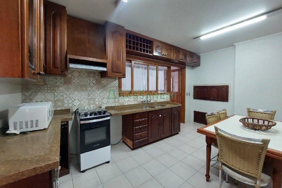 Apto Mobiliado com 112m², 4 dormitórios, 2 vagas, no bairro Lourdes em Caxias do Sul para Alugar
