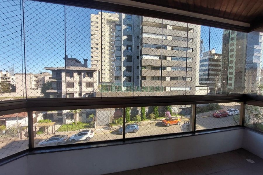 Apto Mobiliado com 112m², 4 dormitórios, 2 vagas, no bairro Lourdes em Caxias do Sul para Alugar