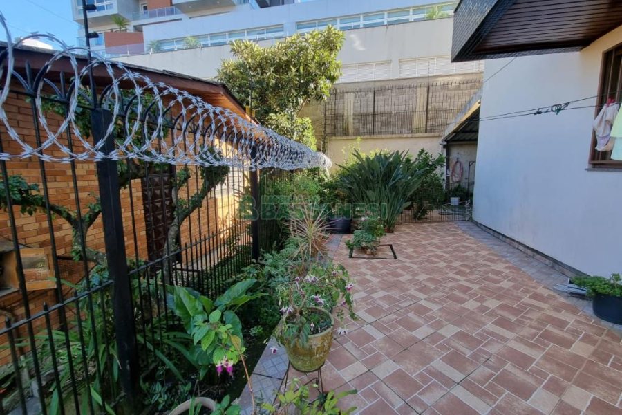 Apto Mobiliado com 80m², 2 dormitórios, 1 vaga, no bairro Madureira em Caxias do Sul para Comprar