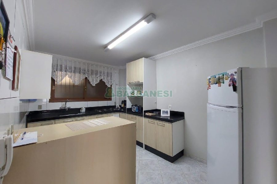 Apto Mobiliado com 80m², 2 dormitórios, 1 vaga, no bairro Madureira em Caxias do Sul para Comprar