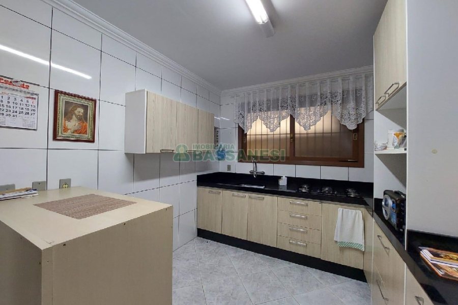 Apto Mobiliado com 80m², 2 dormitórios, 1 vaga, no bairro Madureira em Caxias do Sul para Comprar