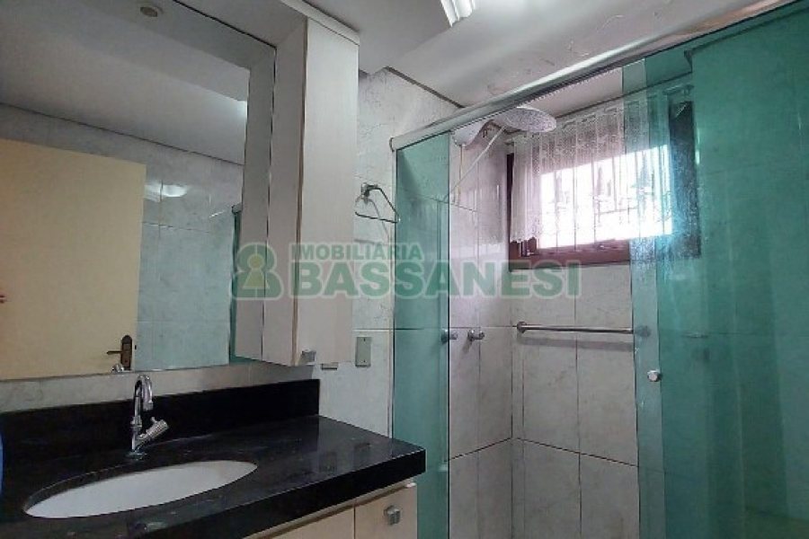 Apto Mobiliado com 80m², 2 dormitórios, 1 vaga, no bairro Madureira em Caxias do Sul para Comprar