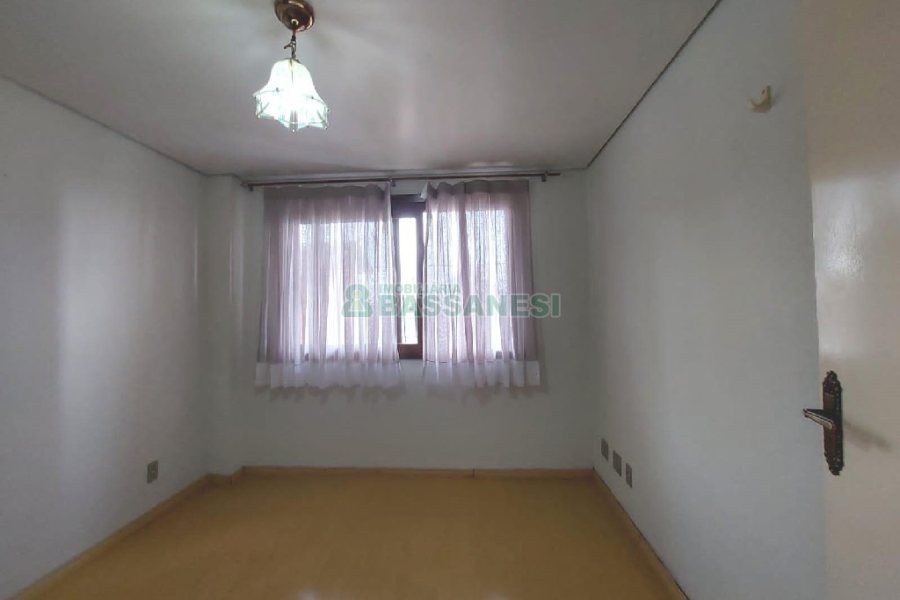 Apto Mobiliado com 80m², 2 dormitórios, 1 vaga, no bairro Madureira em Caxias do Sul para Comprar