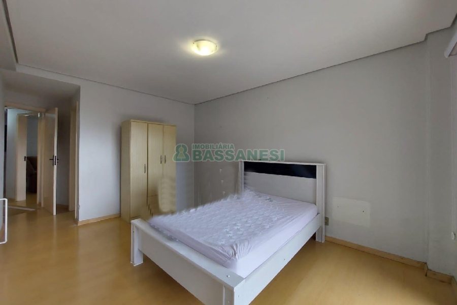 Apto Mobiliado com 80m², 2 dormitórios, 1 vaga, no bairro Madureira em Caxias do Sul para Comprar