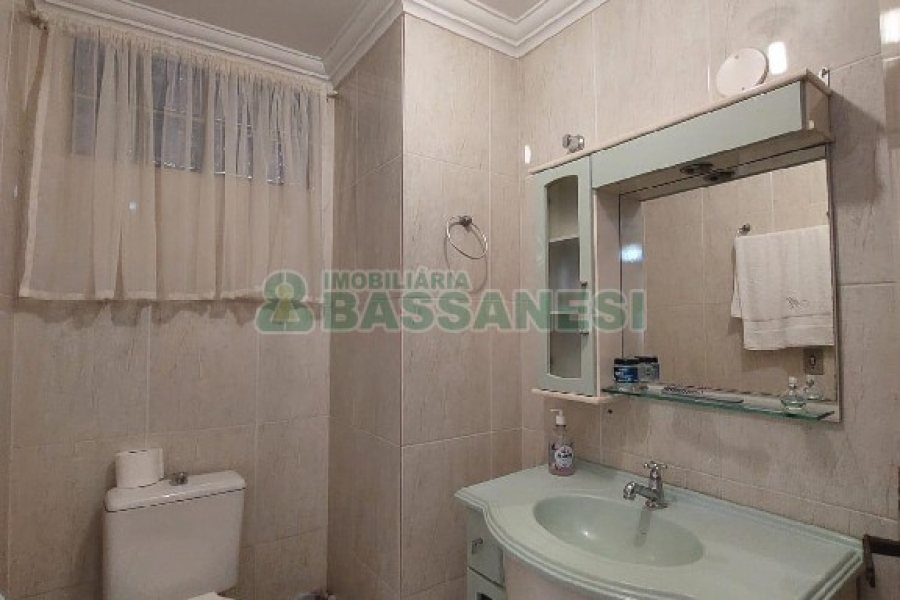 Apto Mobiliado com 80m², 2 dormitórios, 1 vaga, no bairro Madureira em Caxias do Sul para Comprar