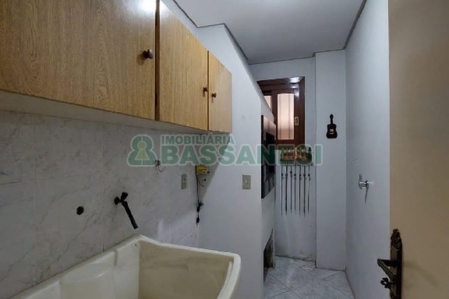Apto Mobiliado com 80m², 2 dormitórios, 1 vaga, no bairro Madureira em Caxias do Sul para Comprar